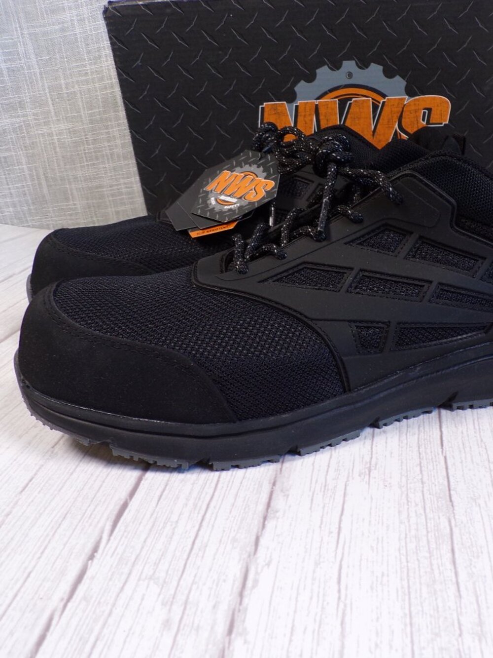 NWT Northside Men's 11.5 Trenton Work Safety Shoes in Black